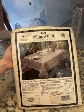 Nottingham Lace Tablecloth - Ivory